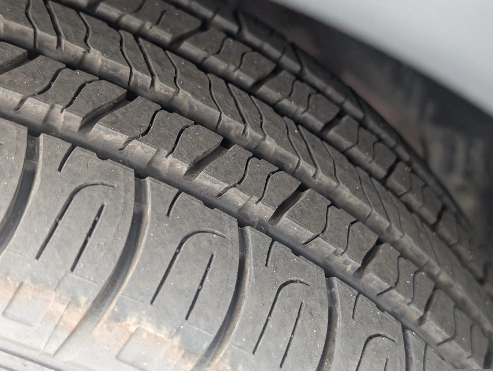 Used 2019 Velvet Red Pearlcoat Jeep Latitude image 10
