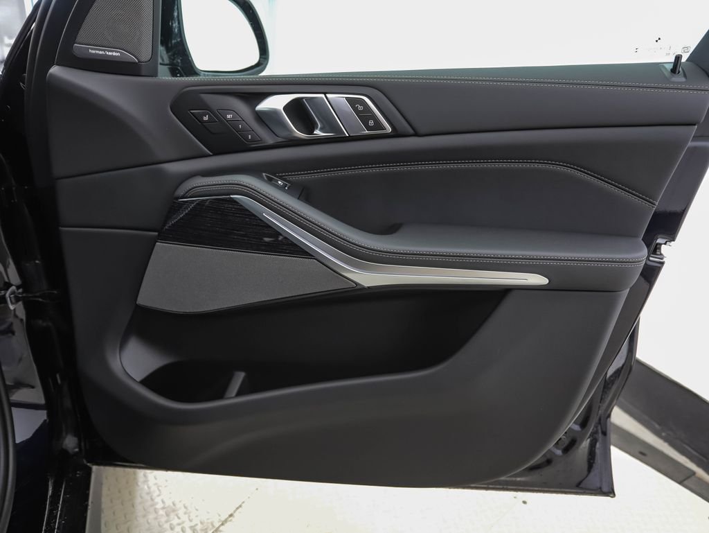 New 2026 Carbon Black Metallic BMW xDrive40i image 29