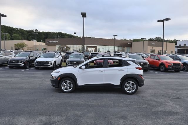 Used 2023 White Hyundai SEL image 4