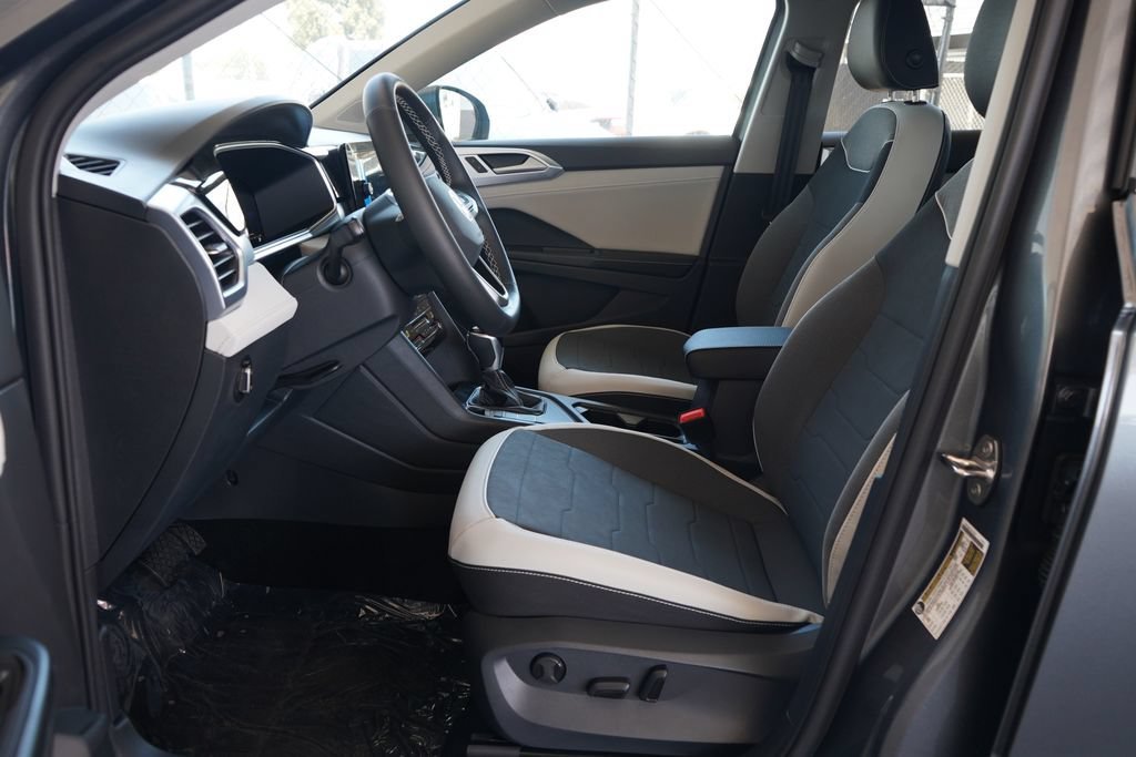 New 2026 Platinum Gray Metallic Volkswagen 1.5T SE image 6