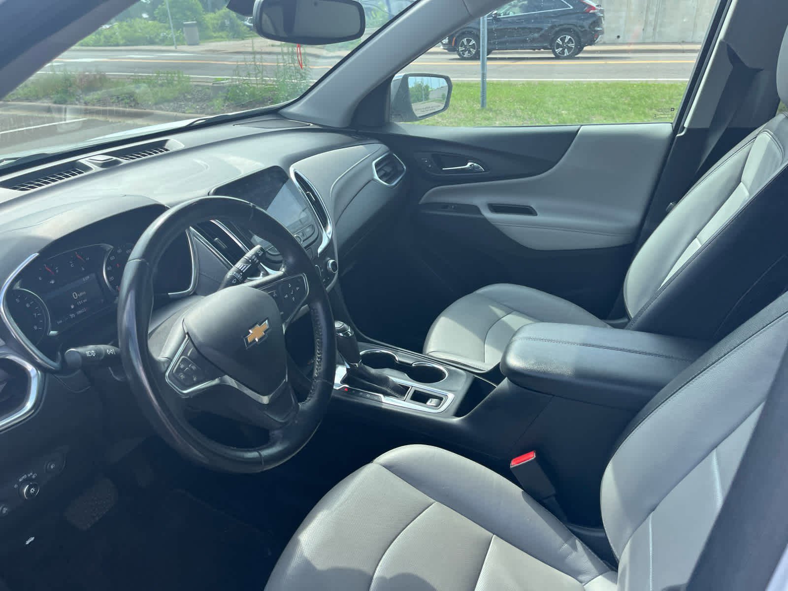 Used 2019 Iridescent Pearl Tricoat Chevrolet Premier image 10