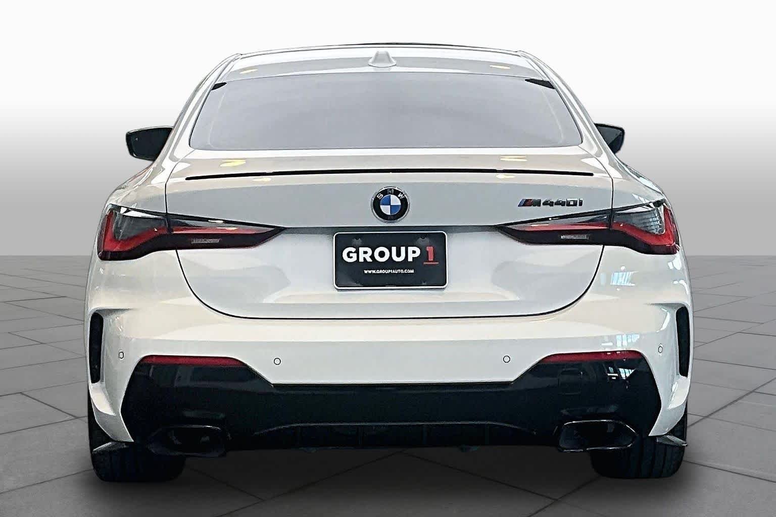 Used 2024 Alpine White BMW M440i image 5