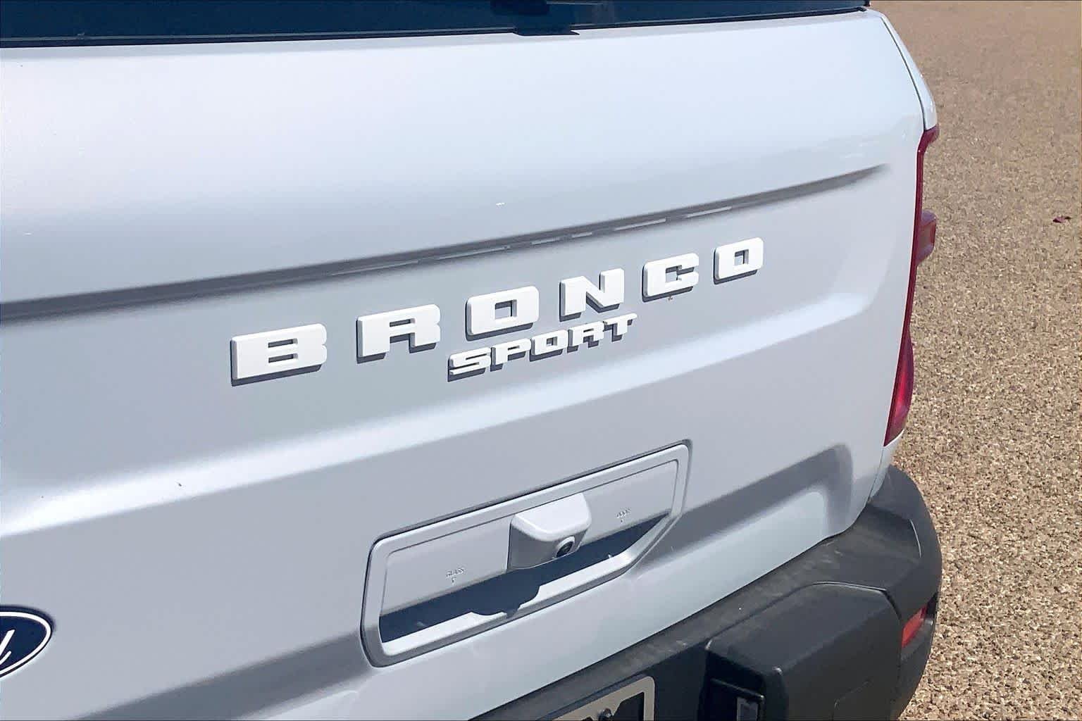 New 2026 Space White Metallic Ford Outer Banks® image 15