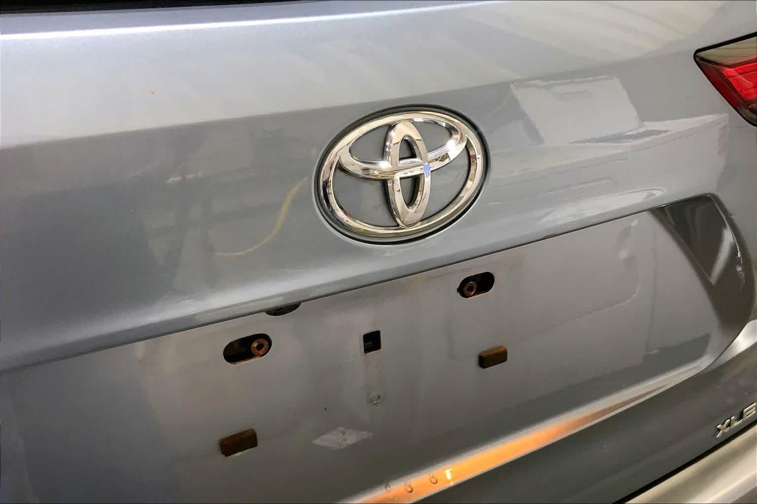 Used 2022 Moon Dust Toyota XLE image 10