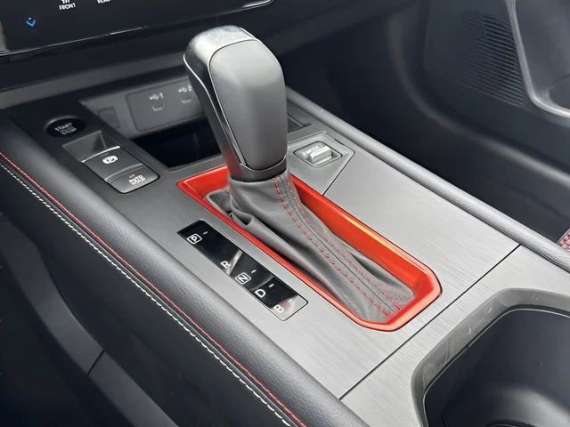 New 2026 Gun Metallic / Scarlet Ember Tintcoat Two-tone Nissan SR image 10
