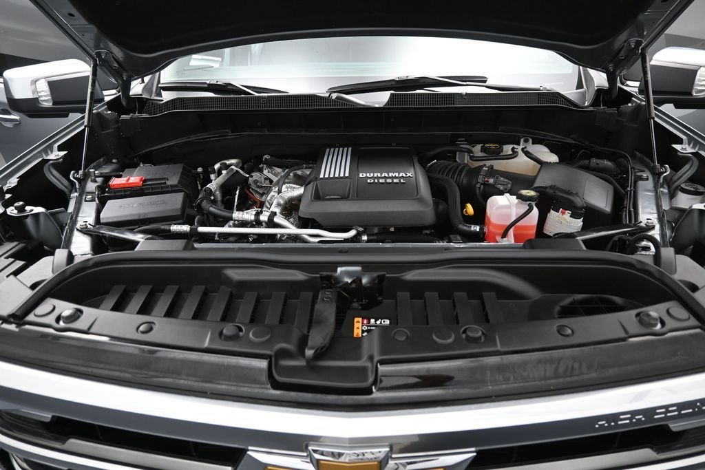 Used 2025 Gray Chevrolet High Country image 37