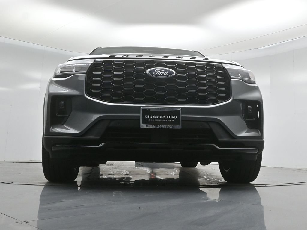 New 2026 Carbonized Gray Metallic Ford ST-Line image 44