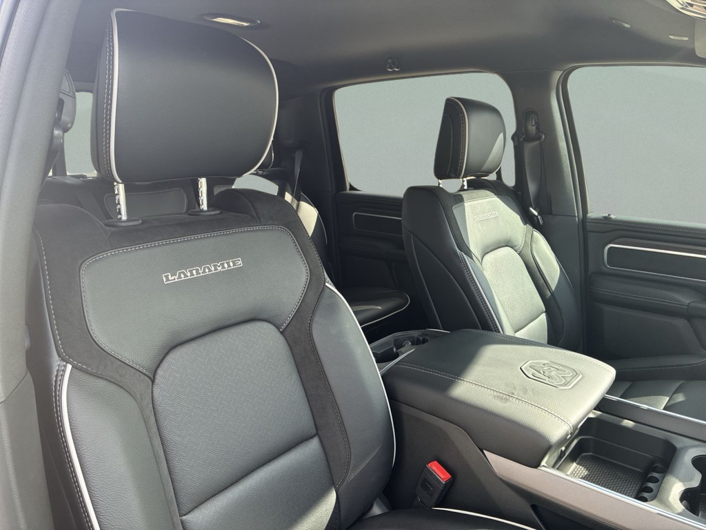 New 2026 Diamond Black Crystal Pearl-Coat Exterior Paint RAM Laramie image 30