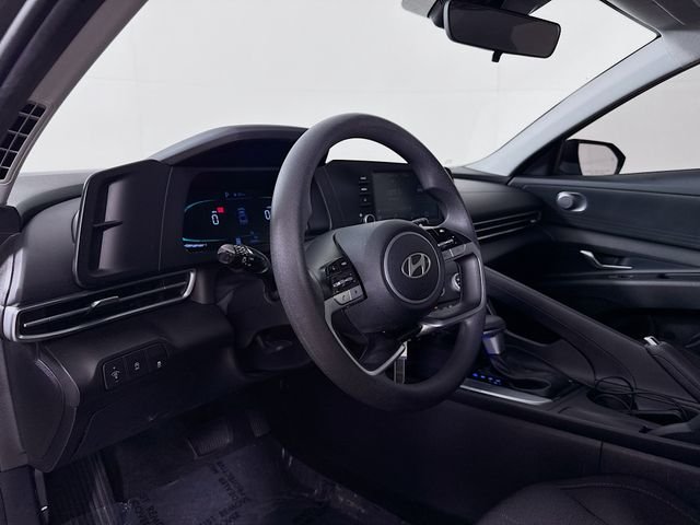 Used 2024 Gray Hyundai SE image 9