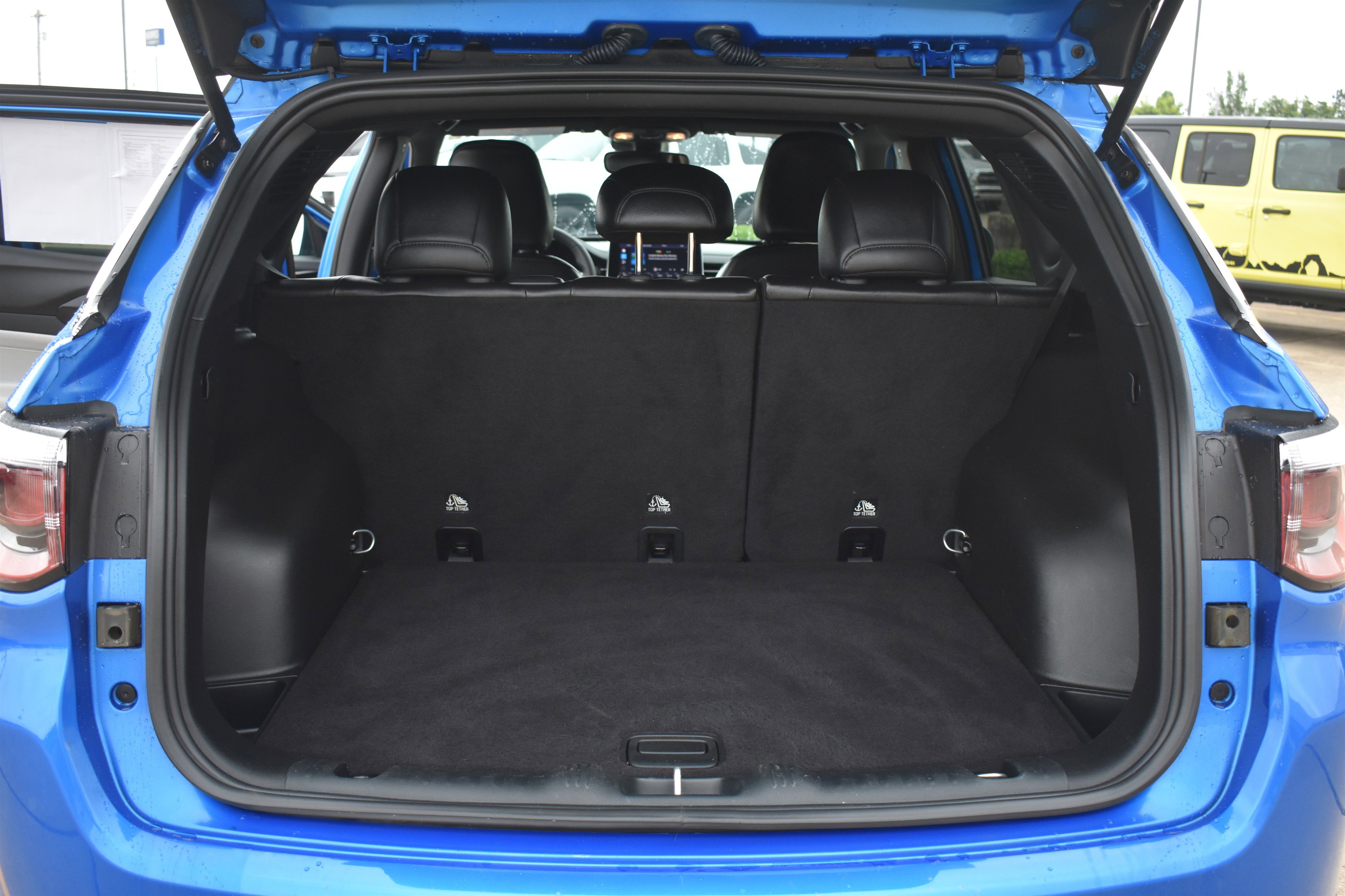 Used 2025 Hydro Blue Pearlcoat Jeep Limited image 18