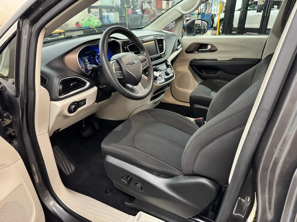 Used 2023 Gray Chrysler LX image 14