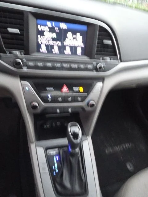 Used 2018 Gray Hyundai SEL image 8