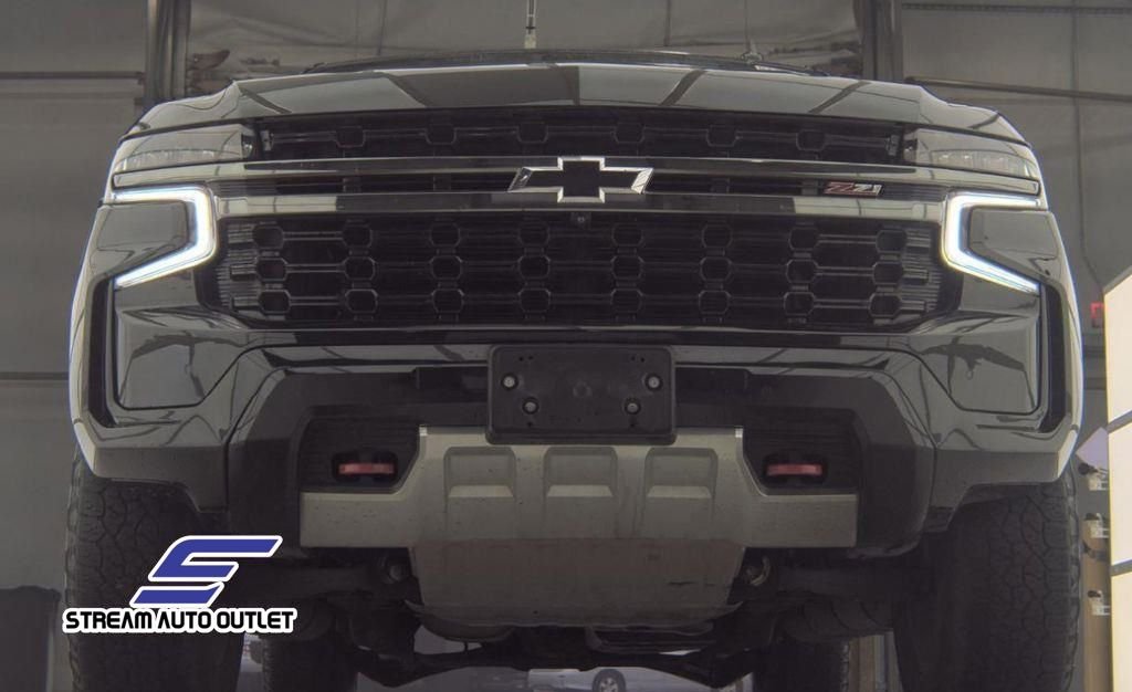 2022 Chevrolet Suburban Z71 photo 2