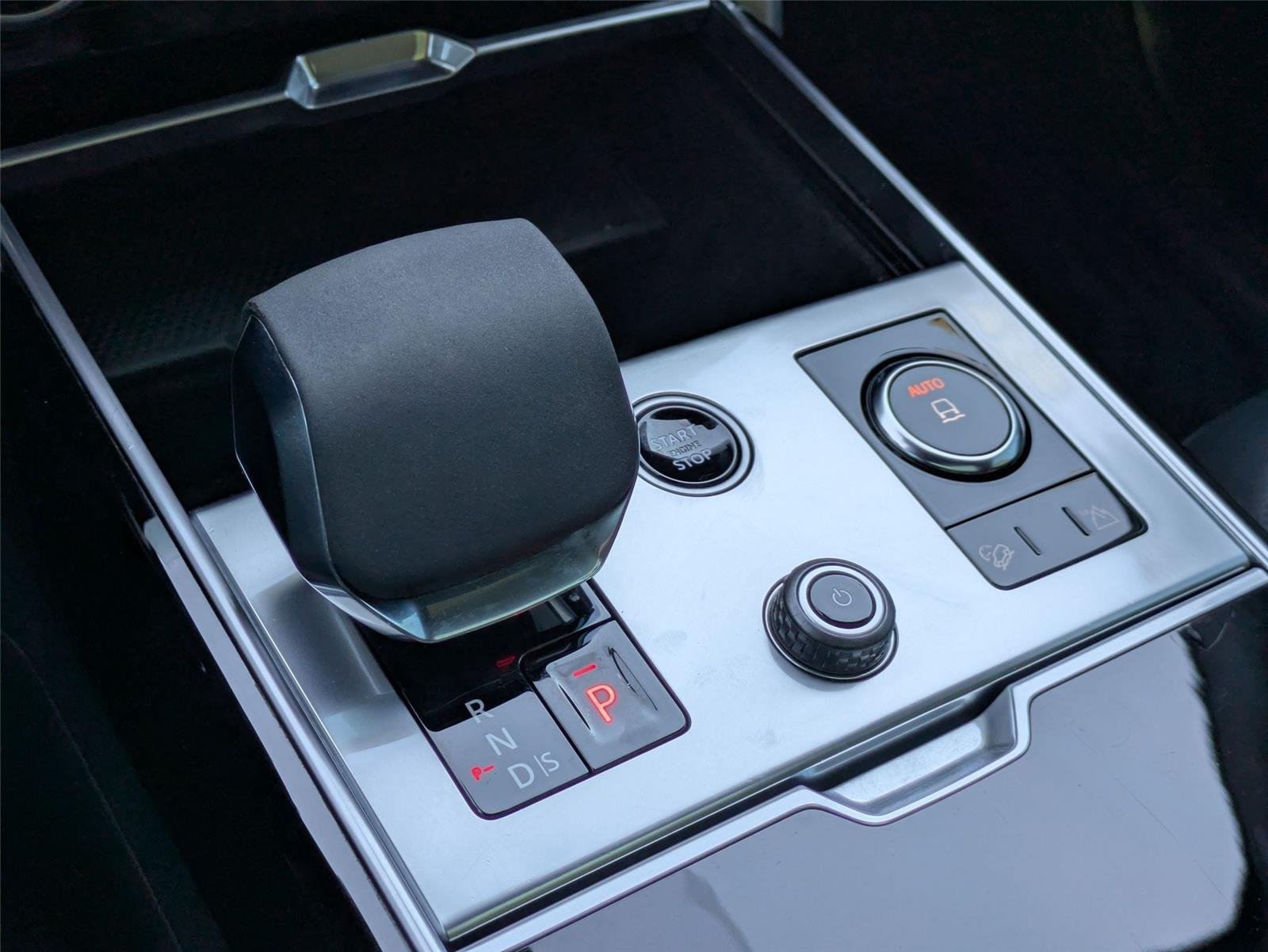 2023 Land Rover Range Rover SE - Photo 24