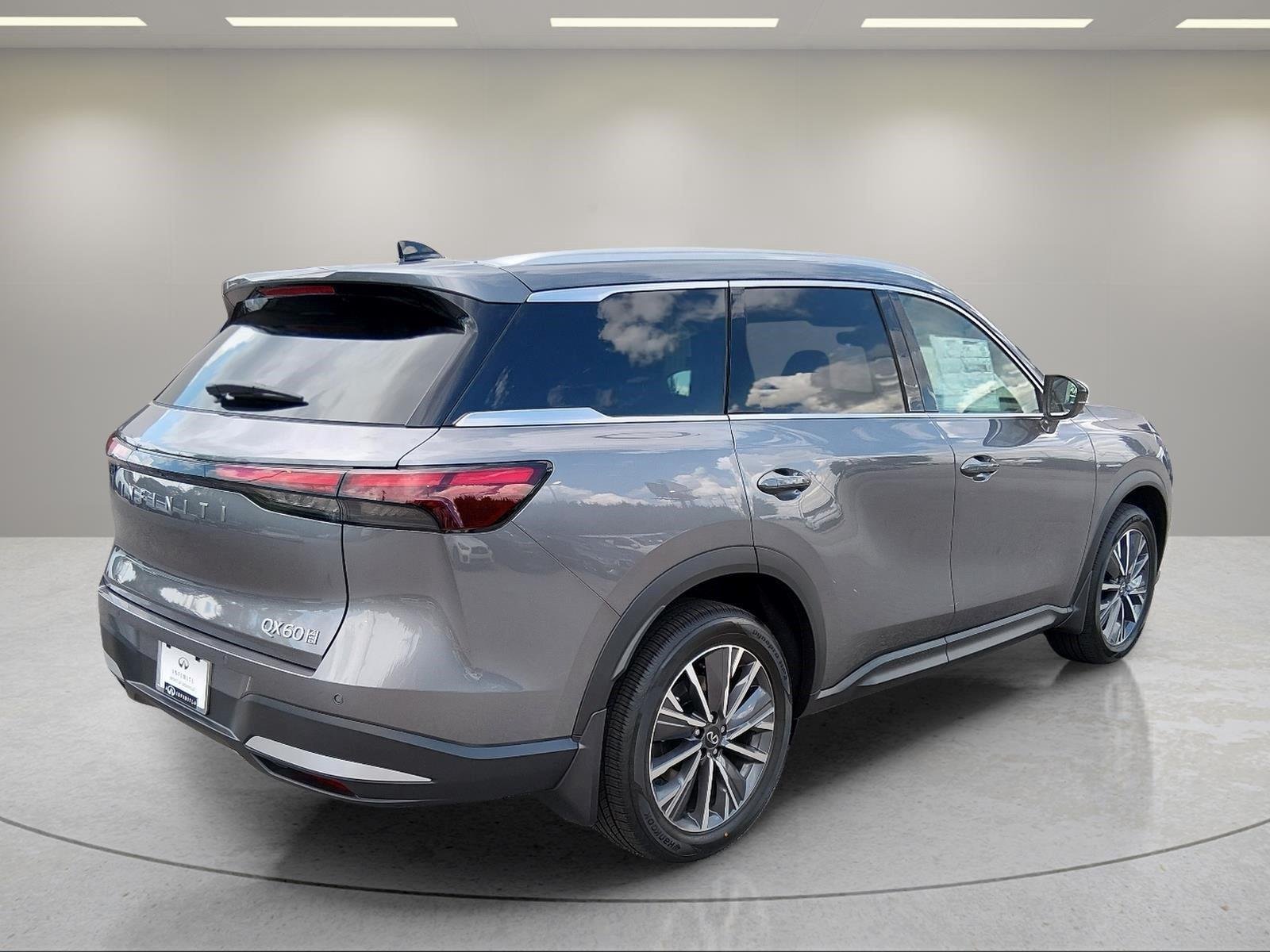 New 2027 GRAPHITE SHADOW INFINITI Luxe AWD image 5