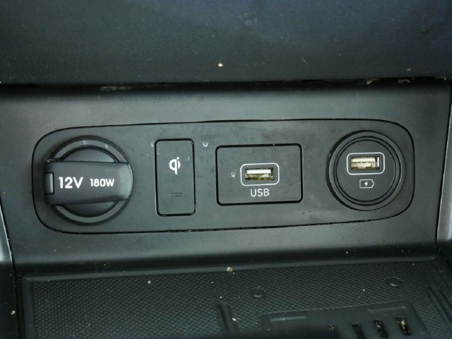 Used 2023 White Hyundai SEL image 27