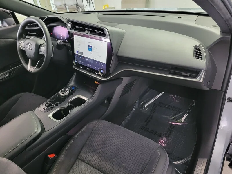 Certified Used 2023 IRIDIUM LEXUS RZ 450E LUXURY AWD image 17