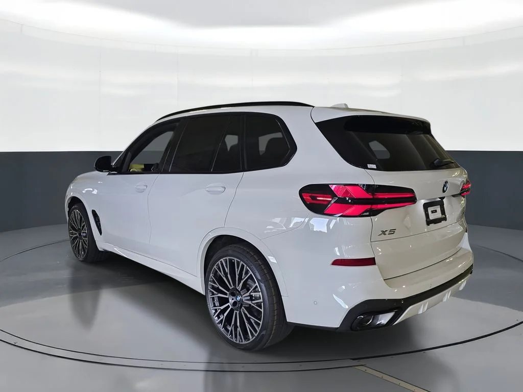 Used 2026 Alpine White BMW sDrive40i image 4