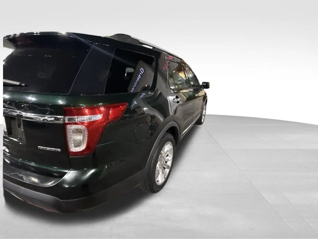 Used 2013 Green Ford XLT image 4
