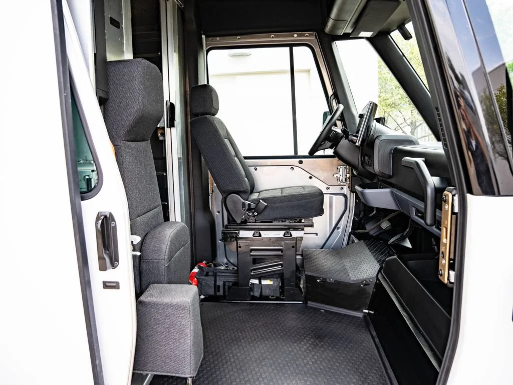Used 2025 Oyster White Chevrolet 400 image 21