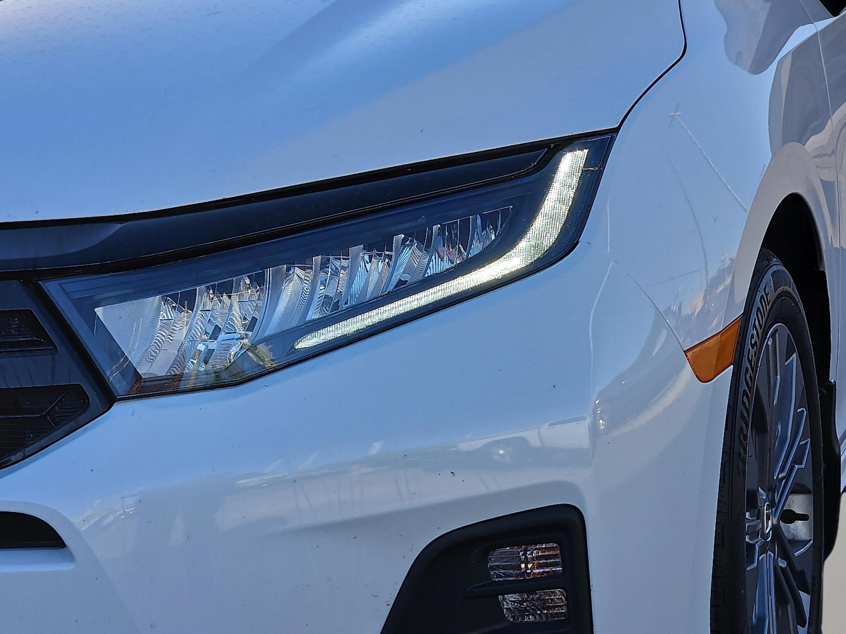 Used 2025 Platinum White Pearl Honda Touring image 8