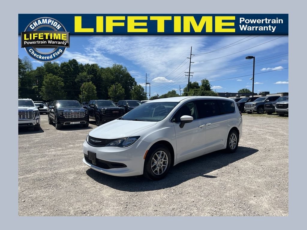 2023 Chrysler Voyager LX's photo