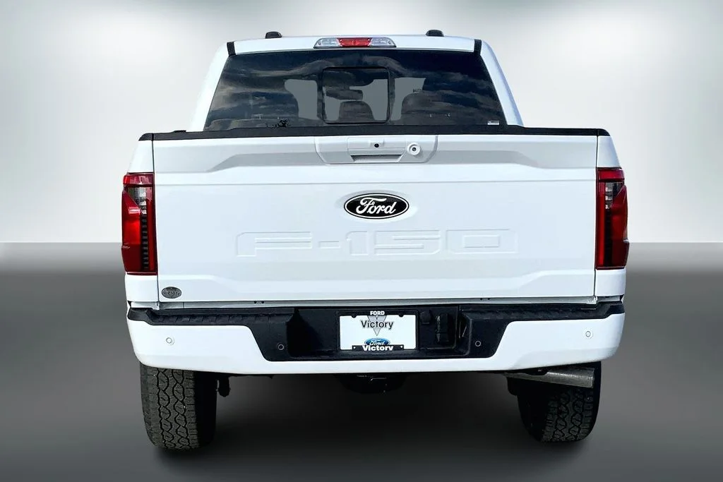 New 2026 Oxford White Ford XLT image 4