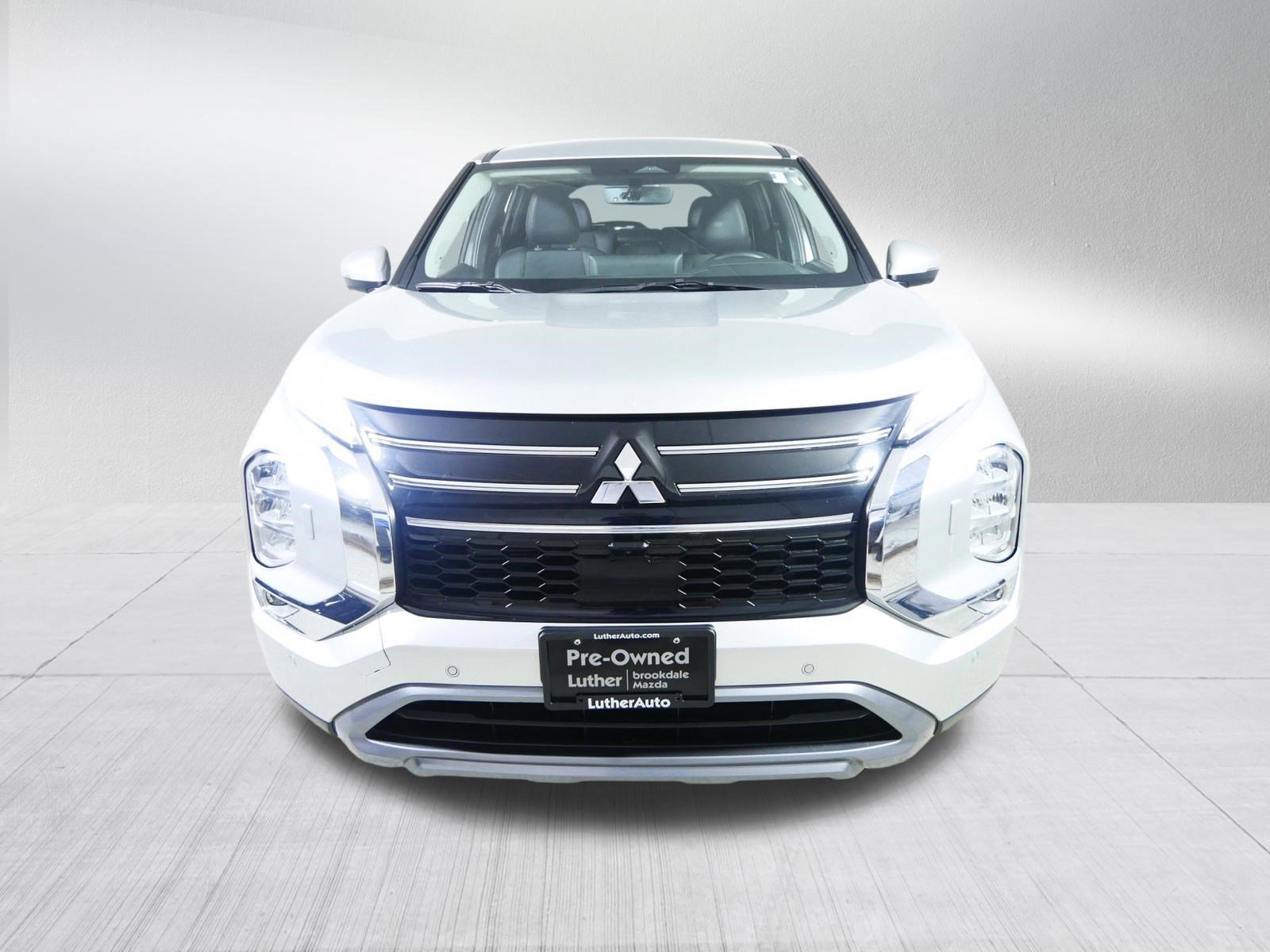 Used 2025 Mitsubishi Outlander SE with VIN JA4J4VA83SZ015143 for sale in Brooklyn Center, Minnesota