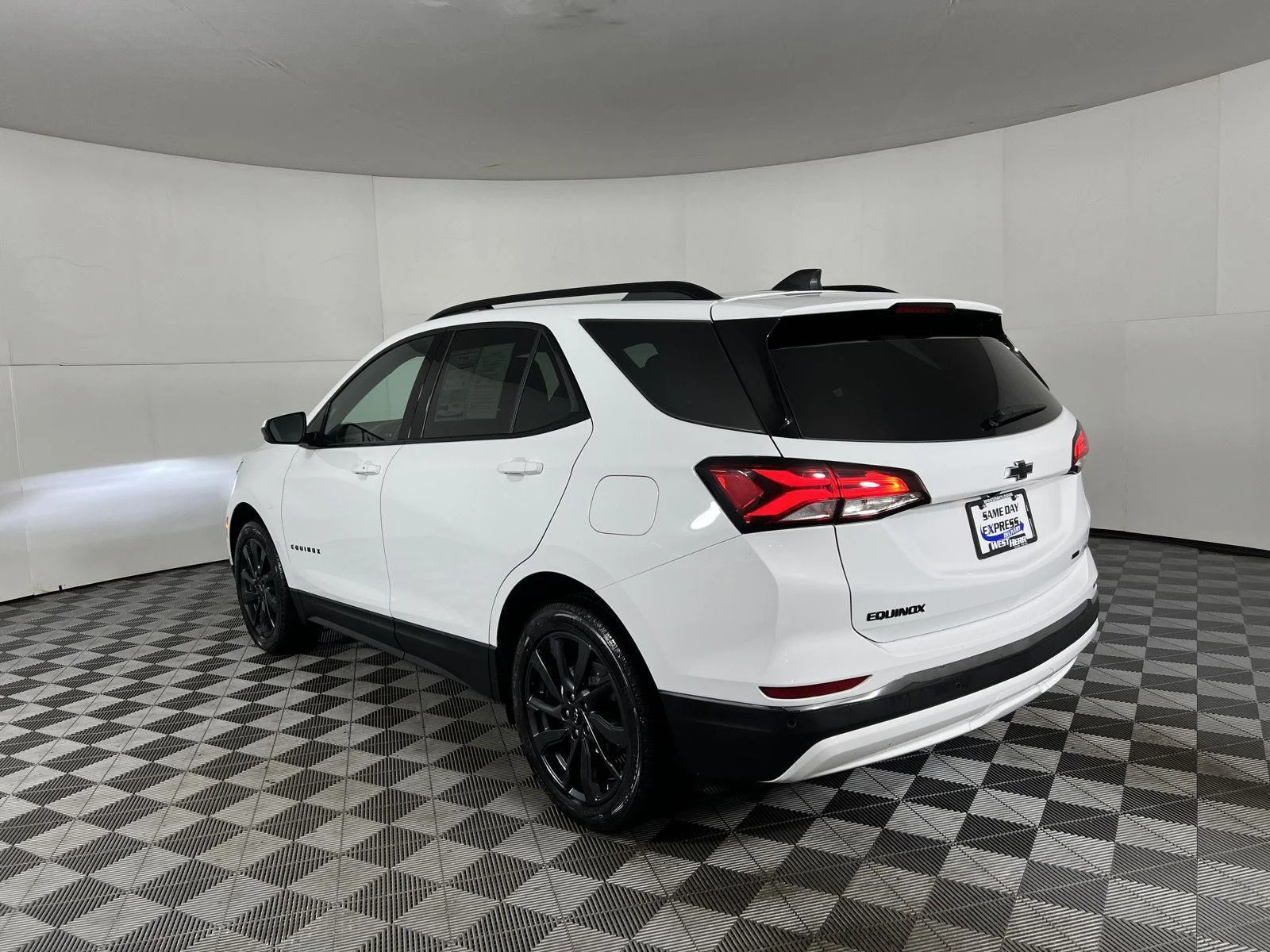 Used 2022 Summit White Chevrolet RS image 2