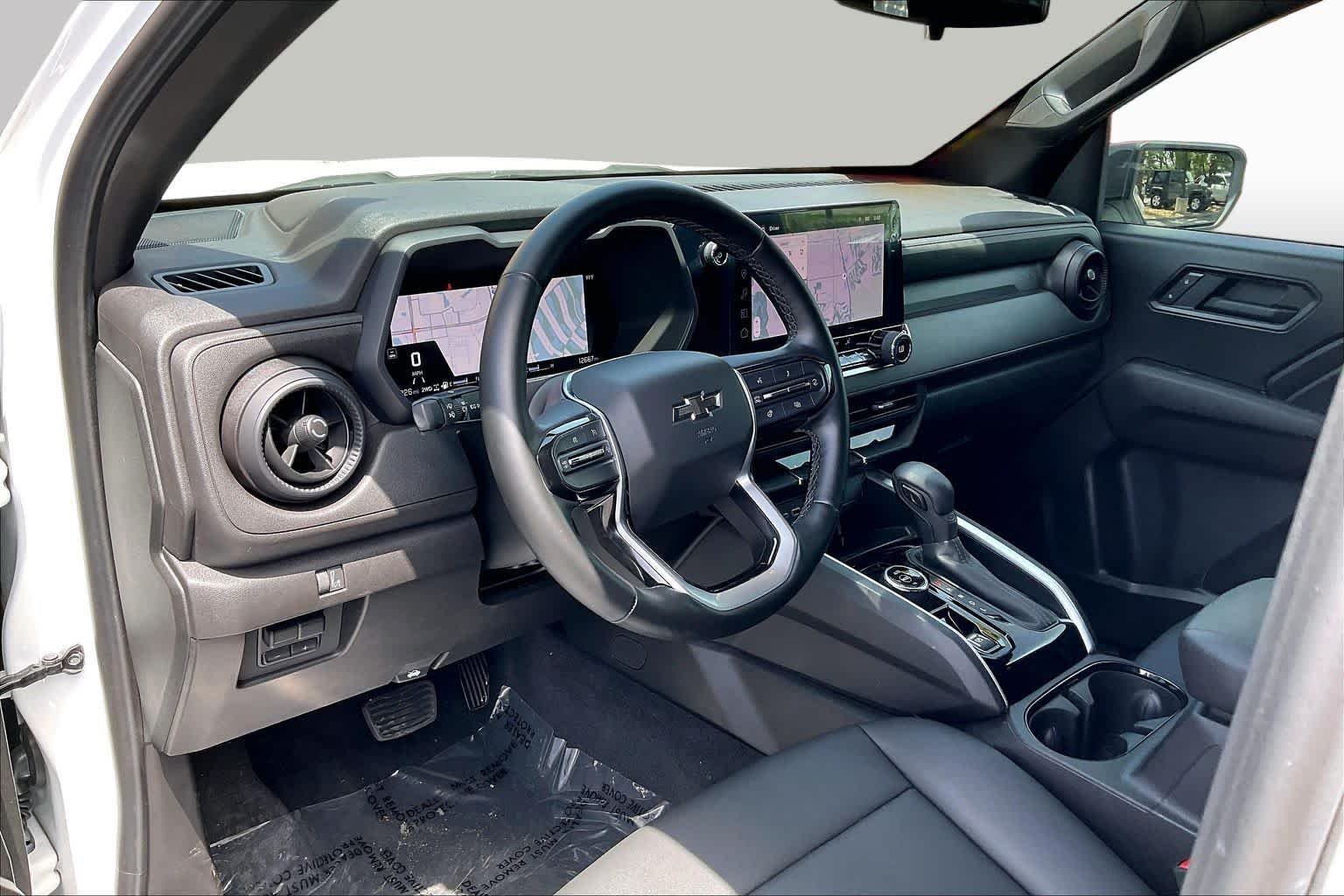 Used 2025 Summit White Chevrolet 4WD Trail Boss image 14
