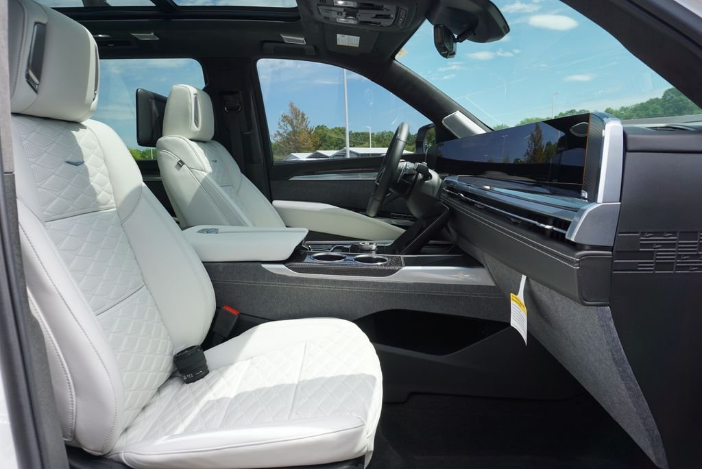 Used 2025 Crystal White Cadillac V-Series image 53