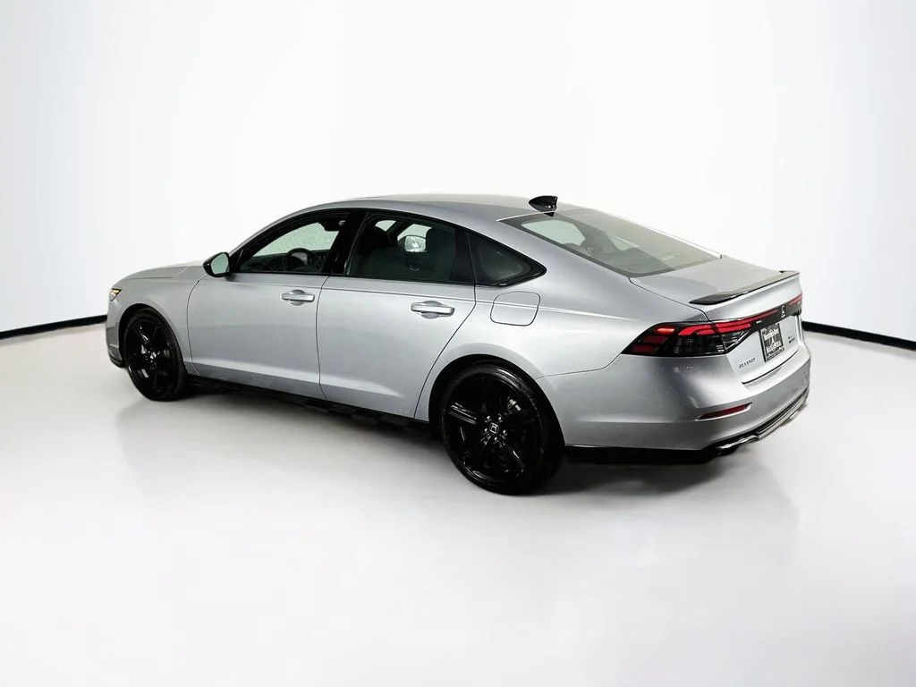 Used 2025  Honda Sport-L image 4
