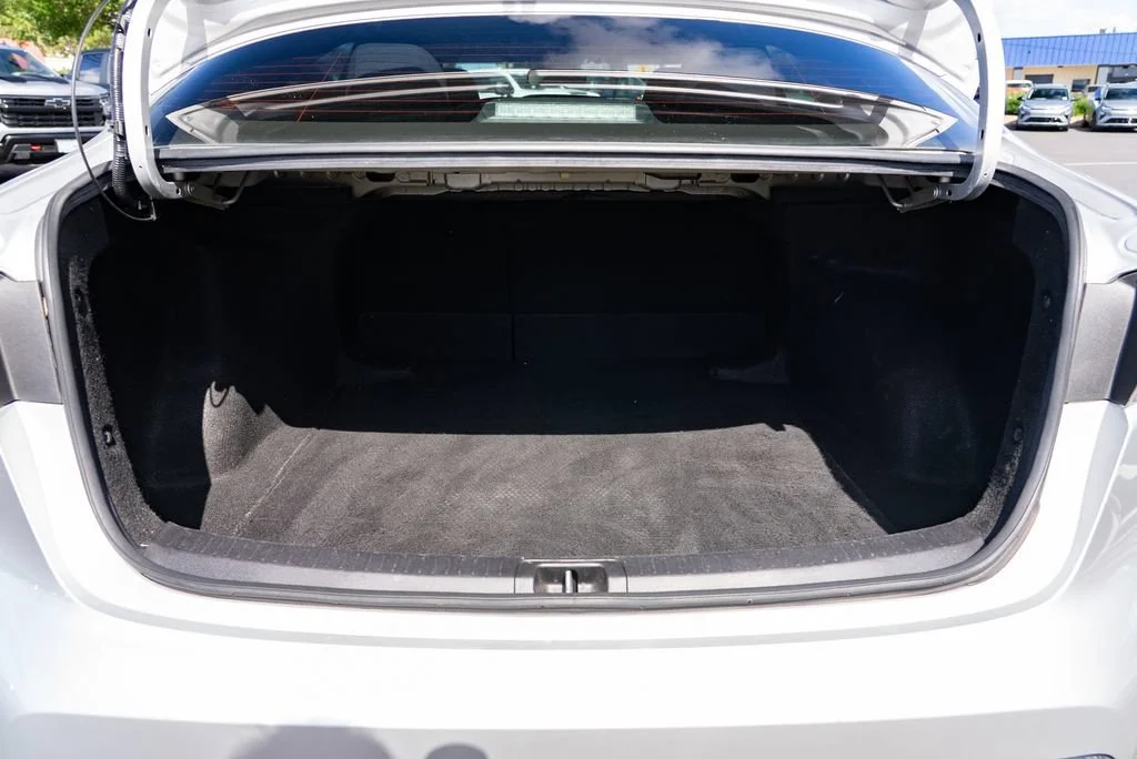 Used 2021  Toyota SE image 9