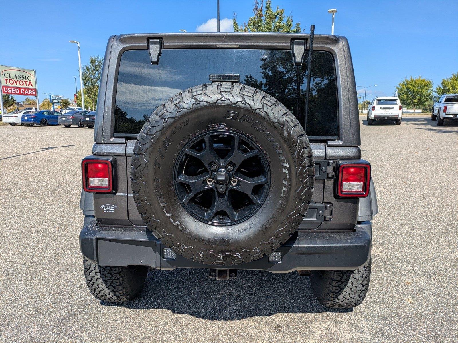 Used 2018 Granite Crystal Metallic Clearcoat Jeep Rubicon image 5