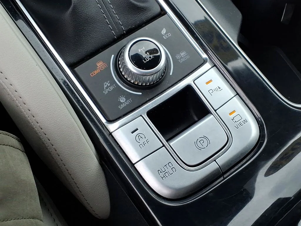 Used 2022 Black Kia SX image 24