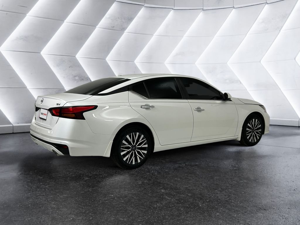 Used 2024 White Nissan 2.5 SV image 4