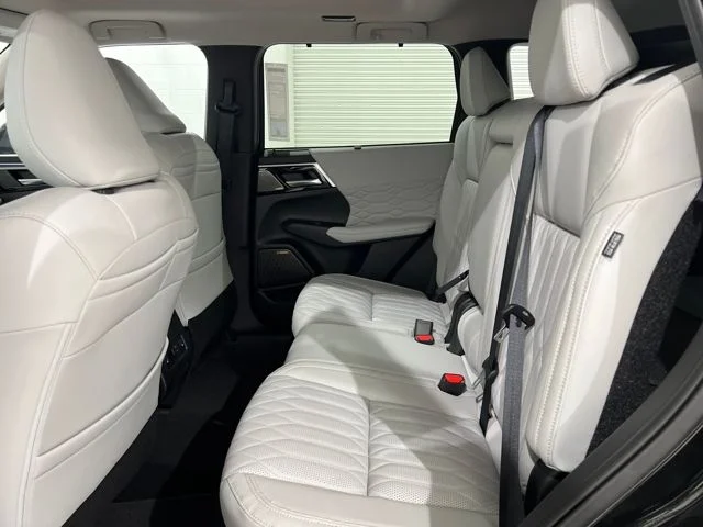 2025 Mitsubishi Outlander SEL Platinum Edition - Photo 21