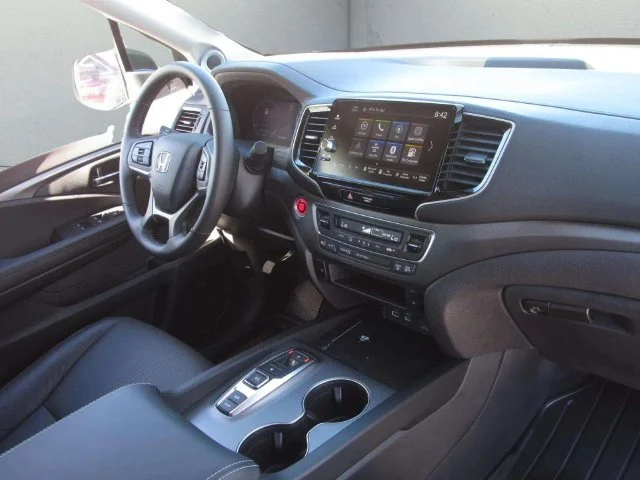 Certified Used 2025 Platinum White Pearl Honda AWD RTL image 10