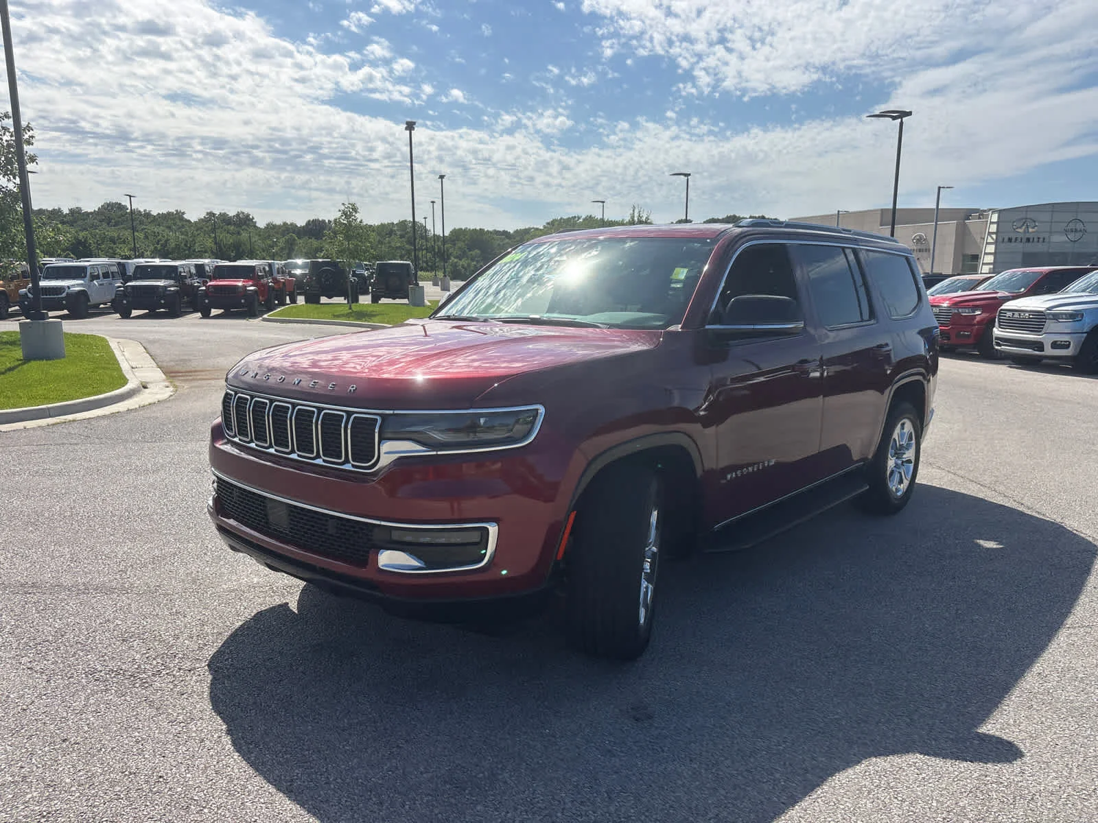 Used 2024 Velvet Red Pearlcoat Jeep  image 4