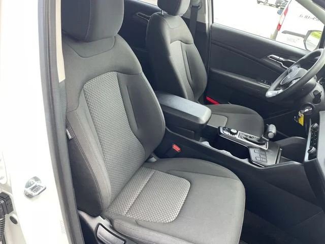 2025 Kia Sportage LX - Photo 40