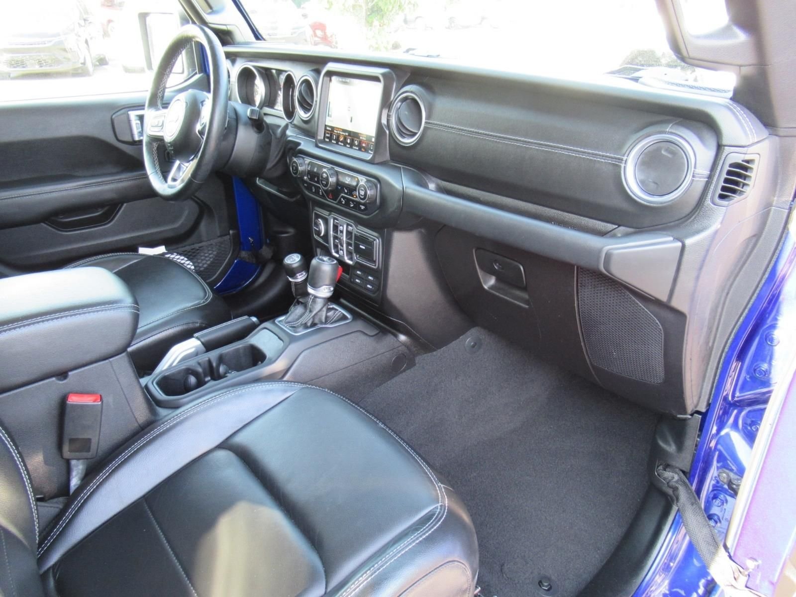 Used 2018 Blue Jeep Unlimited Sahara image 11