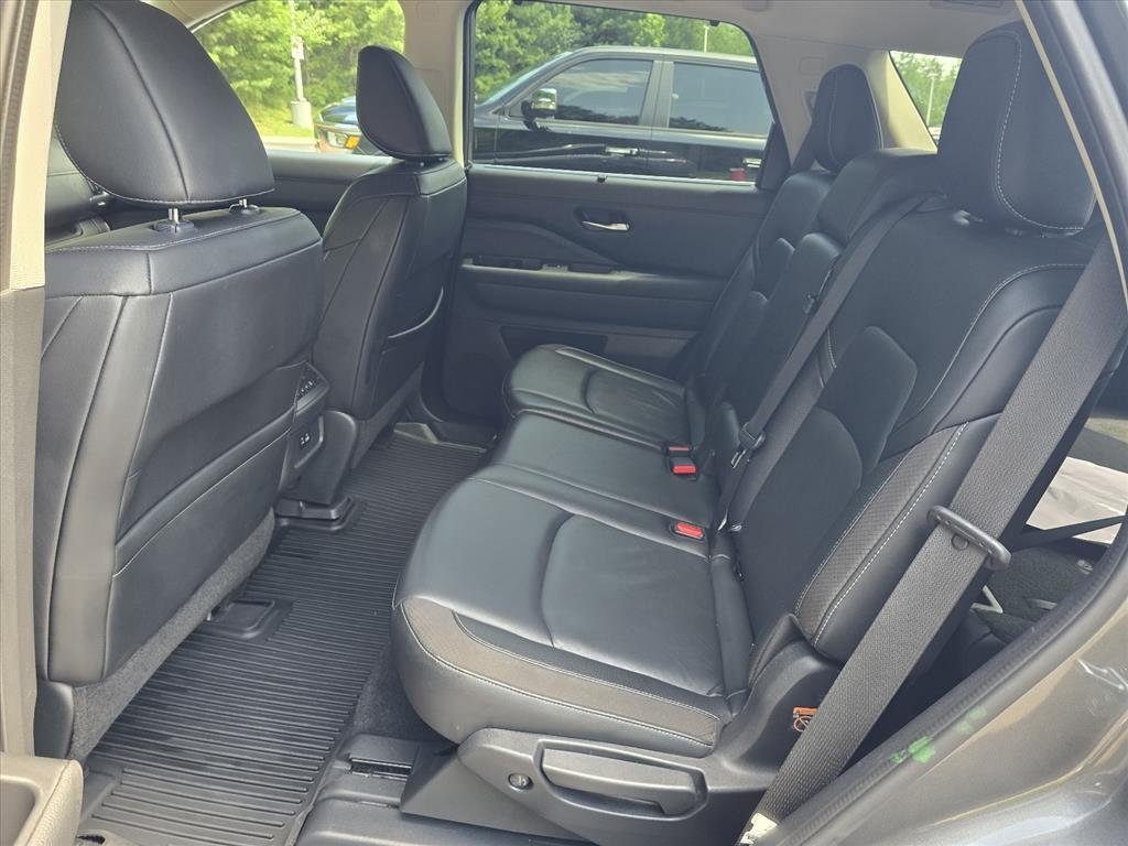 Used 2022 Gray Nissan SL image 12