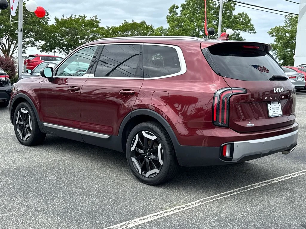 Used 2023 Red Kia EX image 5