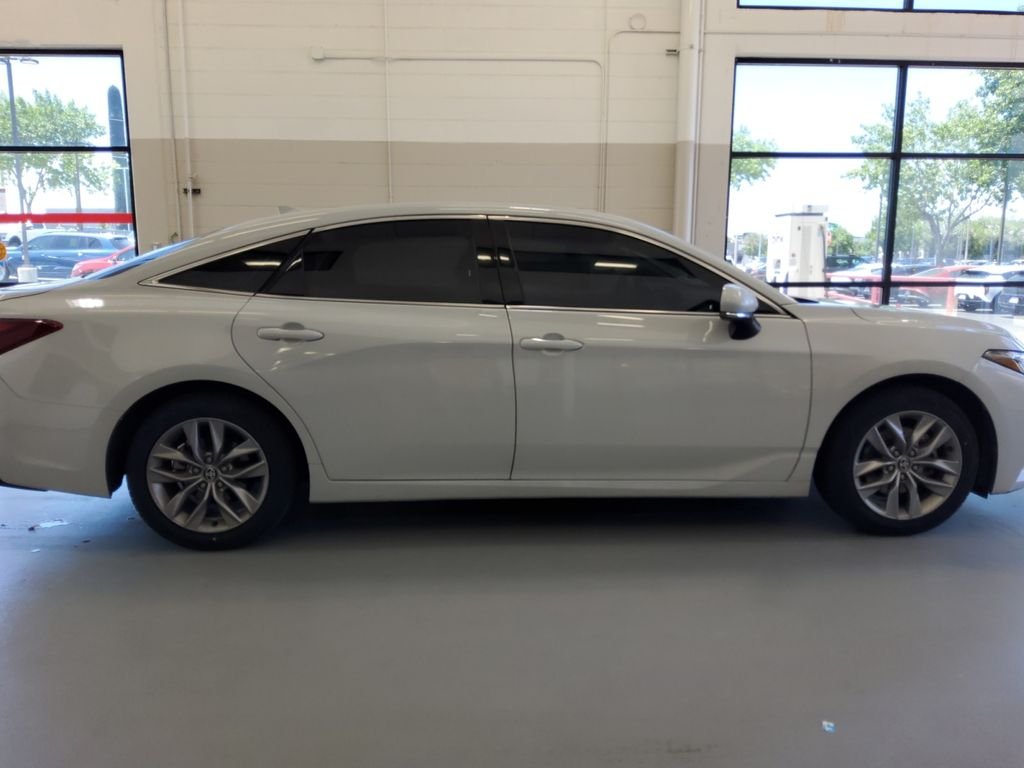 Used 2022 White Toyota XLE Plus image 24