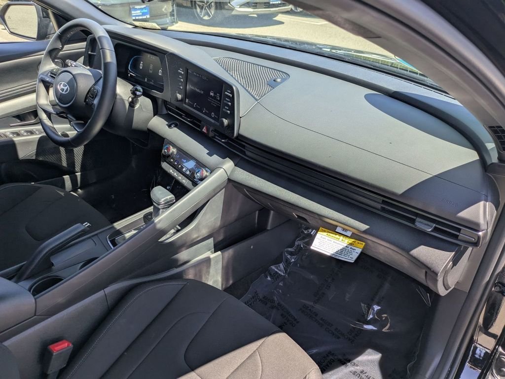 2025 Hyundai Elantra SEL - Photo 31