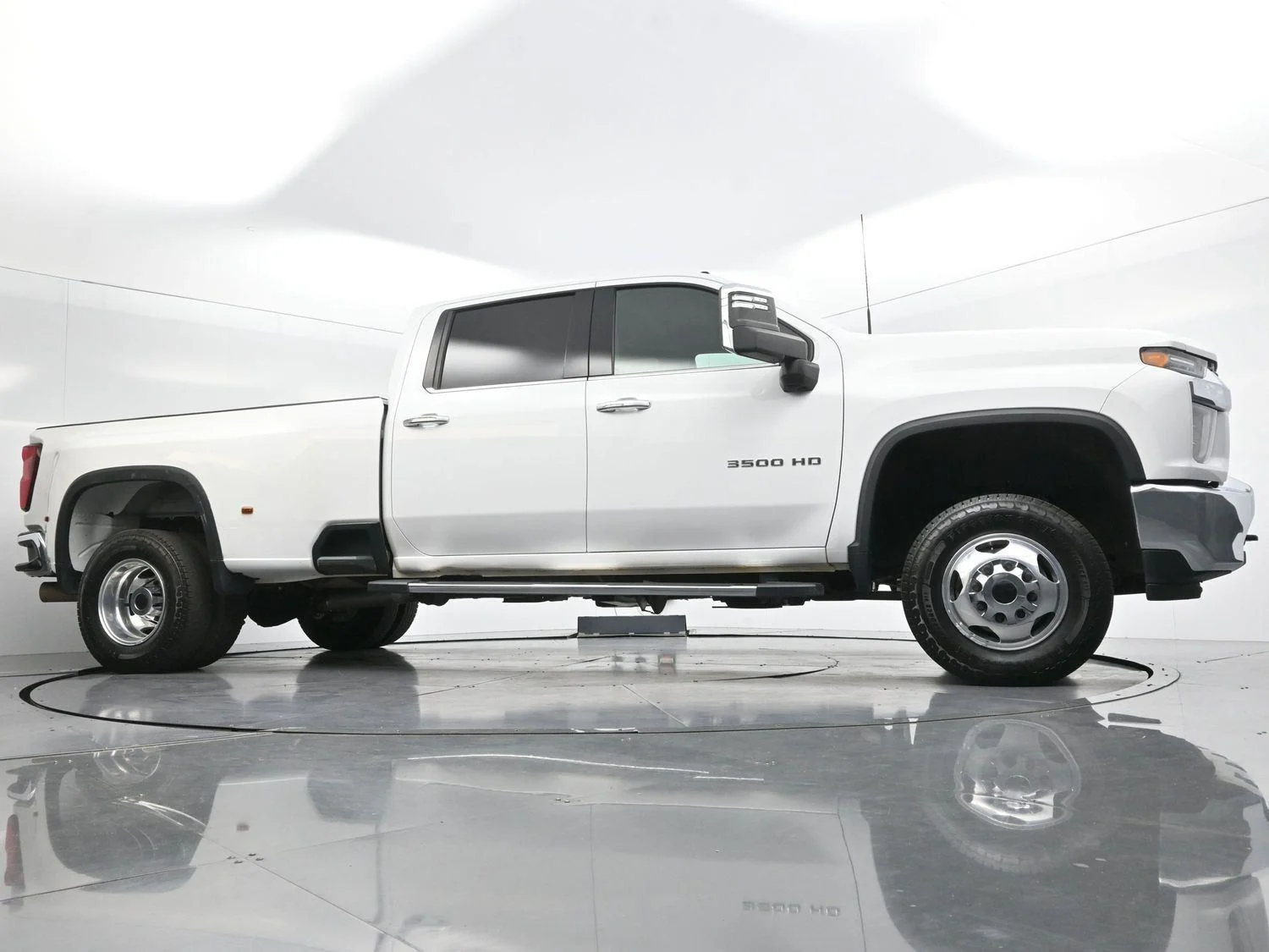 Used 2022 Summit White Chevrolet LTZ image 47