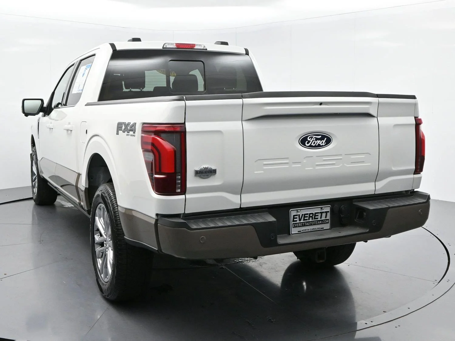 Used 2026 Star White Metallic Tri-coat Ford King Ranch image 6