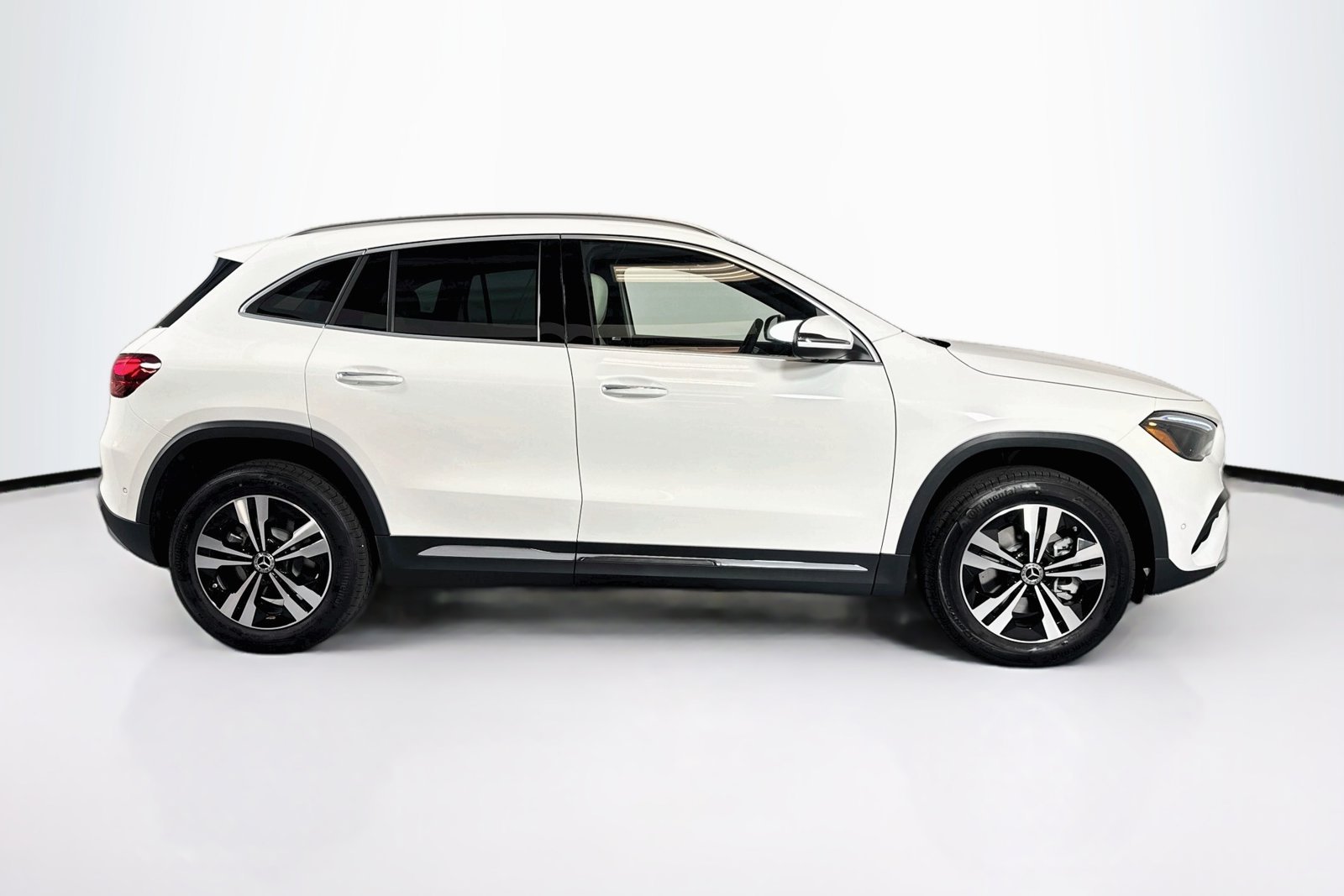 New 2026 Polar White Mercedes-Benz GLA 250 image 4