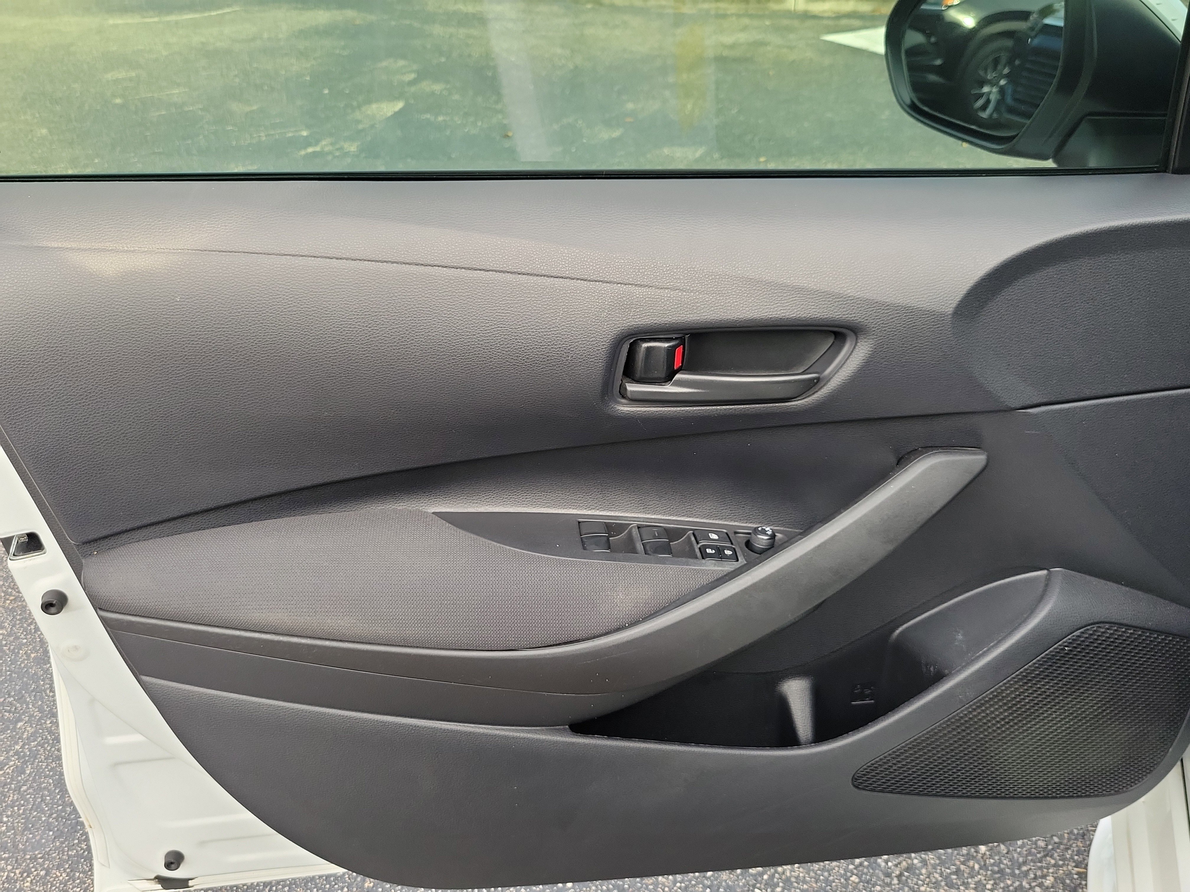 Used 2024 Ice Toyota LE image 11