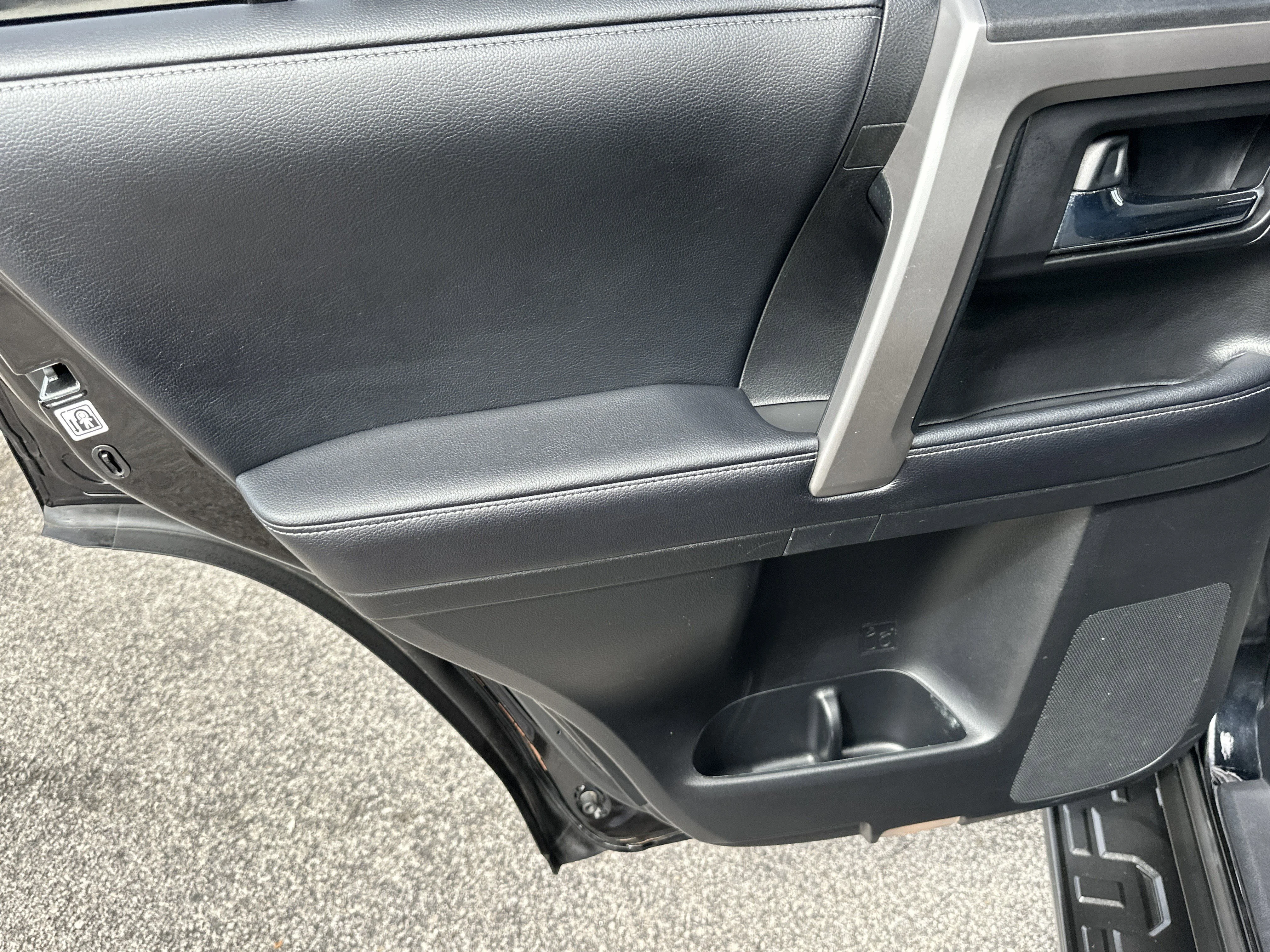 Used 2019 Midnight Black Metallic Toyota SR5 image 21